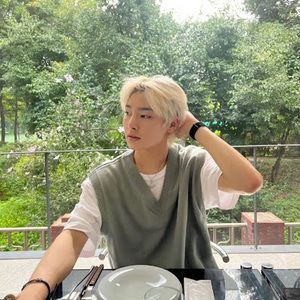 Meet your Posher, Khoua